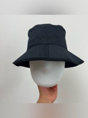 Gucci Men's Black Embroidered Logo Bucket Hat